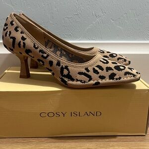 Cosy Island RefinEdge Square Toe Heeled Pumps